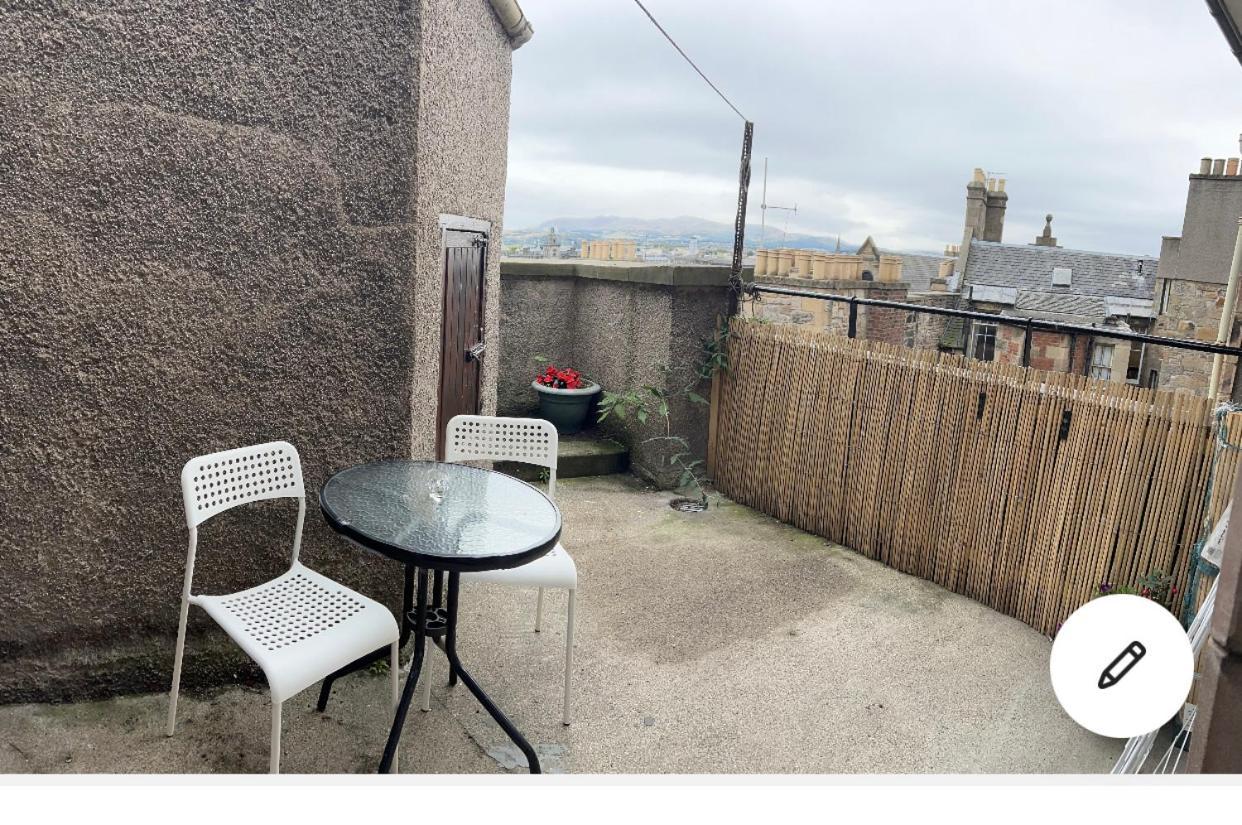 Old Town View Apartment Edinburgh Dış mekan fotoğraf